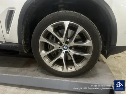 후기글 작성해 주신 고객님의 차량_! BMW G05 X5 45e 휠 상처 수리 후, 블랙 유광 휠도색 그리고 부식 녹 제거 및 방지 블루 캘리퍼 도색 작업까지_! / 용인 처인구