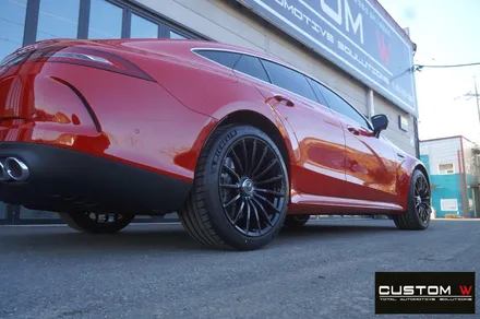 매일 같이 입고 되는  벤츠 GT43 AMG 4 도어 골드 캘리퍼 도색, 하이그로시 블랙 검정 유광 휠도색. / 용인 처인구