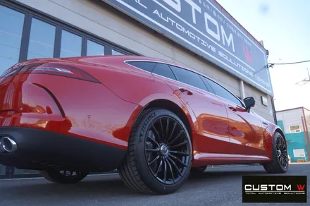 매일 같이 입고 되는  벤츠 GT43 AMG 4 도어 골드 캘리퍼 도색, 하이그로시 블랙 검정 유광 휠도색. / 용인 처인구