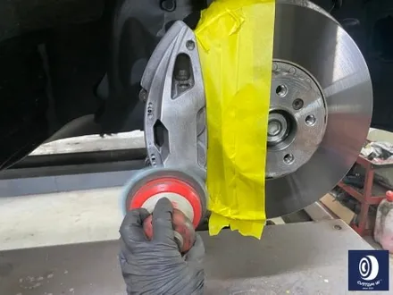 BMW 휠.. 왜 이렇게 만들까... 휠에 장착된 플라스틱 커버는 무슨 의미가 있나? 경량화? 디자인? 신형 740D 신0차 출고 작업 휠 커버 + 휠 블랙 도색 + 캘리퍼  도색 / 용인 처인구