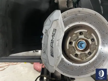 벤츠 W213 E43 AMG 휠 상처 수리 후 사틴 블랙 (무광 검정 / 매트 블랙) 휠 복원 도색 + 카본 세라믹 골드 캘리퍼 도색 / 용인 처인구
