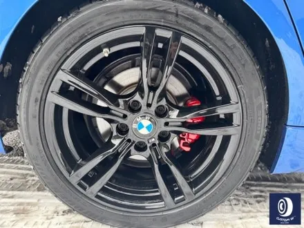 BMW F30 330i 400M 18인치 휠 상처 수리 후, 블랙 유광 휠도색 + 부식 제거 후 레드 캘리퍼 도색 (블루 컬러 바디에는 역시 블랙 휠 레드 캘리퍼) / 용인 처인구
