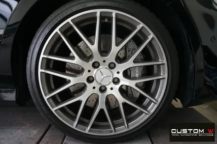 잘 못된 휠수리 도색 이력이 있는 벤츠 A45 AMG 약품 박리 후,  블랙 실버 투톤 휠도색 재작업, 레드 AMG 캘리퍼 도색 작업까지. / 용인 처인구