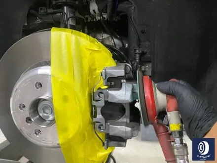 BMW 휠.. 왜 이렇게 만들까... 휠에 장착된 플라스틱 커버는 무슨 의미가 있나? 경량화? 디자인? 신형 740D 신0차 출고 작업 휠 커버 + 휠 블랙 도색 + 캘리퍼  도색 / 용인 처인구