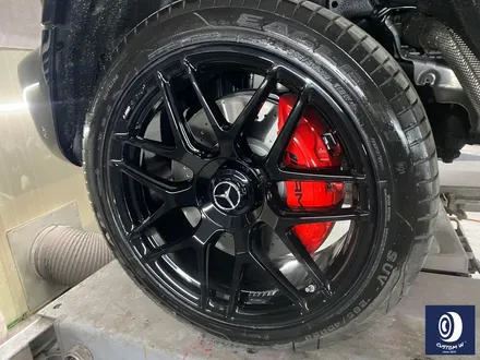 번호판도 장착되지 않은 신차 출고 작업_! / 벤츠 G63AMG 22인치 하이그로시 블랙 (검정 유광) 휠도색 (feat. 센터 휠 캡 주변 부품 모두 포함) / 용인 처인구