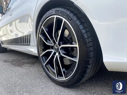 벤츠 C43 AMG 휠 상처 수리 후, 다이아몬드 커팅 가공을 이용한 블랙 폴리시 투톤 휠 커스텀 도색 / 용인 처인구