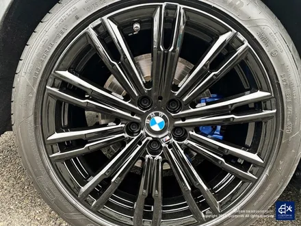 부식도 제거하고...BMW G20 320i 휠수리 후 블랙유광 휠도색 + 블루 캘리퍼 도색 / 용인 처인구