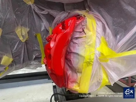 아우디 A7 50TDI 20인치 휠 상처 수리 후, 다이아몬드 커팅 가공을 이용한 블랙 폴리시 휠 커스텀 도색 작업 그리고 레드 캘리퍼 도색 작업까지_! / 용인 처인구