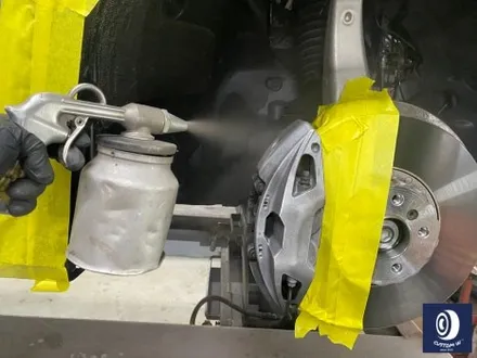 BMW 휠.. 왜 이렇게 만들까... 휠에 장착된 플라스틱 커버는 무슨 의미가 있나? 경량화? 디자인? 신형 740D 신0차 출고 작업 휠 커버 + 휠 블랙 도색 + 캘리퍼  도색 / 용인 처인구