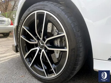 벤츠 C43 AMG 휠 상처 수리 후, 다이아몬드 커팅 가공을 이용한 블랙 폴리시 투톤 휠 커스텀 도색 / 용인 처인구