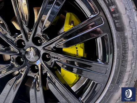 레인지로버 P530 신차 출고 작업 22인치 블랙 유광 휠도색 +  Brembo Octyma SV 리미티드 에디션 브렘보 옥티마 옐로우 컬러 캘리퍼 도색 / 용인 처인구