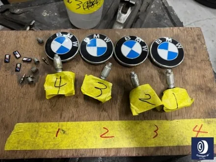 BMW F30 320d 441M 휠 상처 수리 후, 블랙 유광 휠도색 + 부식 녹 제거 후, 블루 캘리퍼 도색 / 용인 처인구