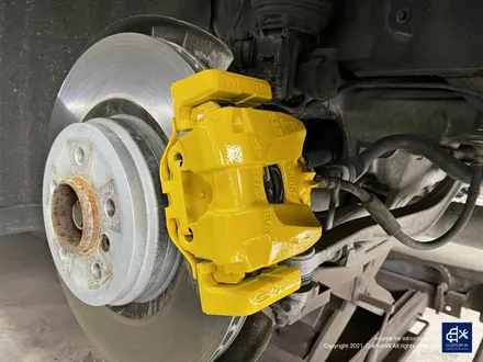 BMW F02 760Li 잘못된 휠도색 약품 박리 제거  및 휠상처 수리 후, 블랙유광 휠도색 + 옐로우 캘리퍼 도색 / 용인 처인구