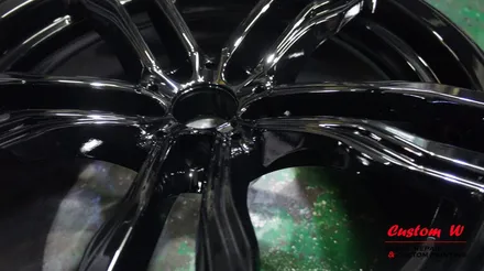 커스텀W를 찾아온 헤비급이지만 M! BMW X6M 차량의 블랙유광 휠도색. / 용인 처인구