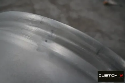 BMW M4 잘 못된 휠 수리 도색이력이 있는 BBS FI-R 단조휠 약품 박리 후, 페라리 골드 컬러 휠도색 재작업. / 용인 처인구
