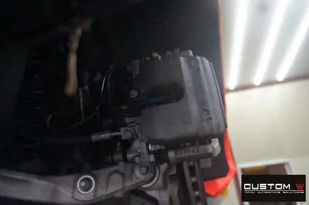 매일 같이 입고 되는  벤츠 GT43 AMG 4 도어 골드 캘리퍼 도색, 하이그로시 블랙 검정 유광 휠도색. / 용인 처인구