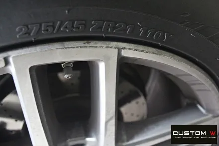 벤츠 GLE350d 쿠페 휠 상처 수리 후 블랙유광 휠도색 + 카본 세라믹 골드 캘리퍼 도색 / 용인 처인구