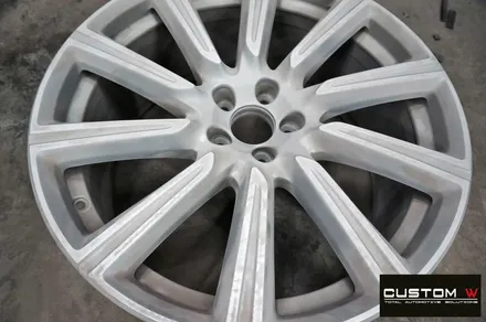 볼보 XC90 휠 상처 수리 후 블랙유광 휠도색 + 카본 세라믹 골드 캘리퍼 도색 / 용인 처인구
