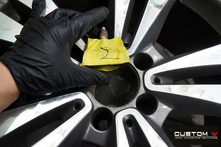 벤츠 W218 CLS350d 19인치 휠 상처 수리 후 다이아몬드 컷팅 가공 작업을 이용한 블랙 폴리쉬 휠로 깔끔하게 변신! / 용인 처인구