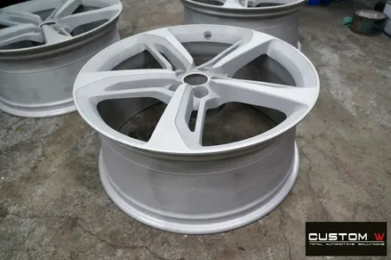 아우디 RS7 잘못된 휠도색 약품 박리 후 휠 상처 수리 및 아우디 정품 실버 휠복원 재작업 / 용인 처인구