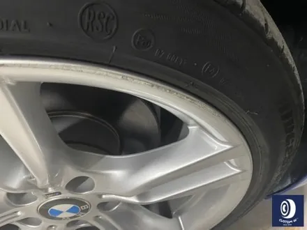 BMW F30 330i 400M 18인치 휠 상처 수리 후, 블랙 유광 휠도색 + 부식 제거 후 레드 캘리퍼 도색 (블루 컬러 바디에는 역시 블랙 휠 레드 캘리퍼) / 용인 처인구