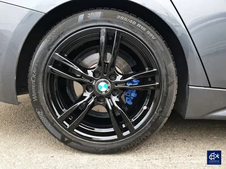 부식 걱정 없이 관리 가능! BMW F30 330i 휠수리 후 블랙유광 휠도색 + 블루 캘리퍼 도색 / 용인 처인구