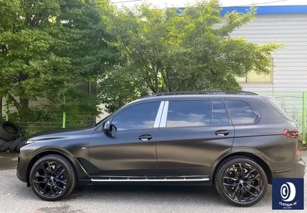 멋지게 사틴 블랙 컬러 랩핑 작업 된 BMW G07 X7 40i 22인치 블랙 유광 휠도색 / 용인 처인구
