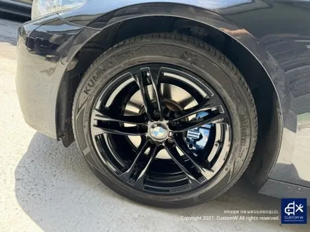BMW F10 520d M 에어로다이나믹 프로 휠 상처 수리 후, 블랙 유광 휠도색 그리고 부식 많고 분진 고착된 지저분한  캘리퍼도 깔끔하게 환골탈태_! 블루 캘리퍼 도색까지~! / 용인 처인구