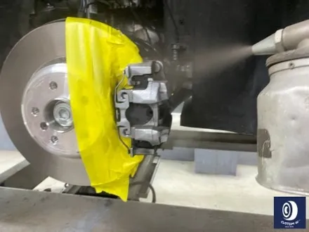BMW 휠.. 왜 이렇게 만들까... 휠에 장착된 플라스틱 커버는 무슨 의미가 있나? 경량화? 디자인? 신형 740D 신0차 출고 작업 휠 커버 + 휠 블랙 도색 + 캘리퍼  도색 / 용인 처인구