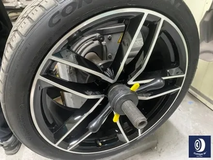아우디 A7 50TFSI 20인치 다이아몬드 커팅 가공을 이용한 블랙 폴리시 커스텀 투톤 휠도색 + 심각한 부식 제거 후, 카본 세라믹 골드(오렌지 골드) 캘리퍼 도색 작업까지_! / 용인 처인구