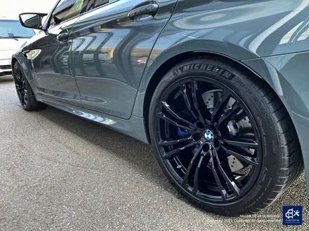 BMW F90 M5 박리 후 블랙유광 휠도색 + 리어 범퍼 디퓨저, 사이드 미러 블랙유광 도색 / 용인 처인구
