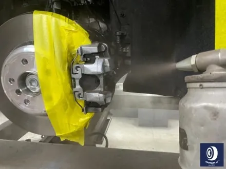 BMW 휠.. 왜 이렇게 만들까... 휠에 장착된 플라스틱 커버는 무슨 의미가 있나? 경량화? 디자인? 신형 740D 신0차 출고 작업 휠 커버 + 휠 블랙 도색 + 캘리퍼  도색 / 용인 처인구