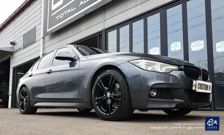 부식 걱정 없이 관리 가능! BMW F30 330i 휠수리 후 블랙유광 휠도색 + 블루 캘리퍼 도색 / 용인 처인구