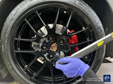 포르쉐 파나메라 휠수리 후 블랙유광 휠도색 + 강력 분진 제거 후 레드 캘리퍼 도색 / 용인 처인구