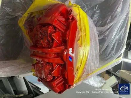 너무 멋진 토론토 레드 컬러 BMW G87 M2 스페셜 에디션   930M 휠 블랙 유광 도색 + 레드 캘리퍼 도색_! / 용인 처인구