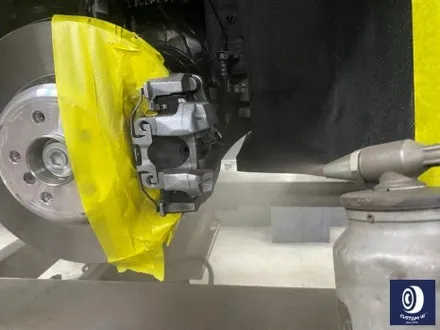 BMW 휠.. 왜 이렇게 만들까... 휠에 장착된 플라스틱 커버는 무슨 의미가 있나? 경량화? 디자인? 신형 740D 신0차 출고 작업 휠 커버 + 휠 블랙 도색 + 캘리퍼  도색 / 용인 처인구
