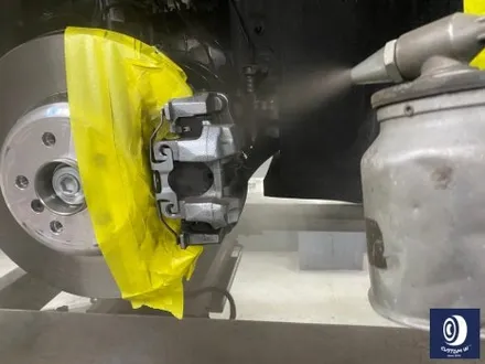 BMW 휠.. 왜 이렇게 만들까... 휠에 장착된 플라스틱 커버는 무슨 의미가 있나? 경량화? 디자인? 신형 740D 신0차 출고 작업 휠 커버 + 휠 블랙 도색 + 캘리퍼  도색 / 용인 처인구
