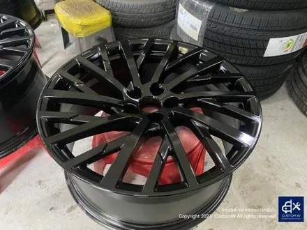 아우디 인증 중고차 상품화 작업  A8L(롱바디)  55TFSI CNC 다이아몬드 커팅 가공을 이용한 블랙 폴리시 휠 커스텀 도색 작업 그리고 블랙 캘리퍼 도색 작업까지_! / 용인 처인구