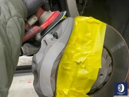 아우디 Q7 55TFSI 플라스틱 커버가 장착된 21인치 휠 블랙 유광 휠도색 + 부식 제거 후, 건메탈 그레이 캘리퍼 도색 / 용인 처인구