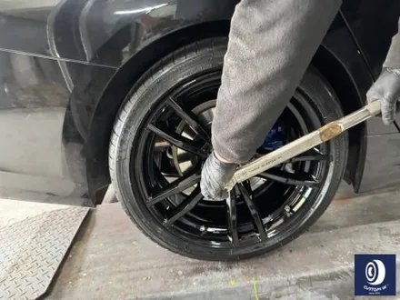 BMW G20 320I 타 업체 잘못된 수리 도색 불량 19인치 791M 약품 박리 (페인트 제거) 후, 블랙 유광 휠도색 + 부식 & 분진 제거 후,블루 캘리퍼 도색 / 용인 처인구