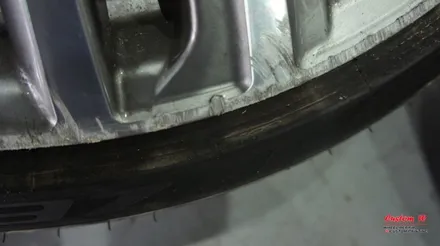 심각한 수준의 주차 스크래치가 생긴 BMW 428I 조수석 앞,뒤 휠 다이아몬드컷팅 휠수리로 복원을 했습니다. / 용인 처인구