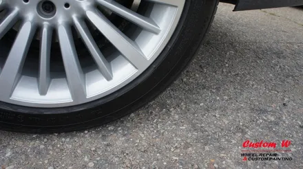 휠 1개만 다이아몬드컷팅 휠수리를 해도 다른 휠과의 이질감은 없도록 BMW 3GT 휠복원. / 용인 처인구