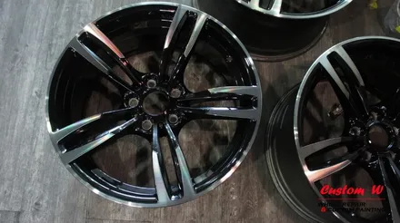 일반적인 다이아몬드컷팅 휠의 마감과는 조금 다른 BMW M4의 19인치 다이아몬드컷팅 휠수리. / 용인 처인구