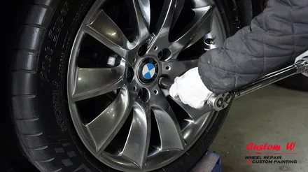 BMW 528I 18인치 터빈휠 상처 수리 후 고스트크롬 휠도색. / 용인 처인구