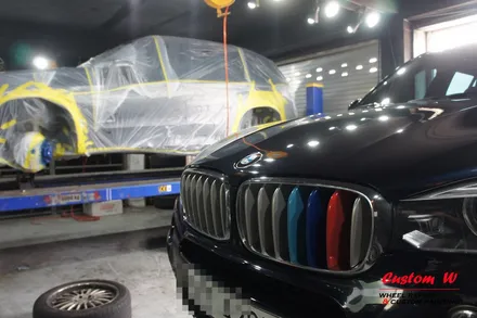 BMW X5 40D 신차 패키지가 된 블랙유광 휠도색과 블루 캘리퍼도색. / 용인 처인구
