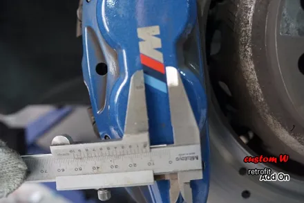 BMW M4 437M휠 상처수리 후 블랙유광 휠도색 + 레드 캘리퍼도색. / 용인 처인구