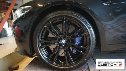 BMW F90 신형 M5 올블랙의 느낌을 위한 블랙유광 휠도색. / 용인 처인구