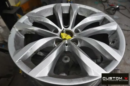 BMW F10 520d 휠 상처 수리 후 블랙유광 휠도색 + 레드 캘리퍼 도색 / 용인 처인구