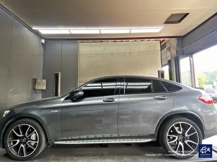 벤츠 GLC43 AMG 휠수리 후 블랙유광 휠도색 + 카본 세라믹 골드 캘리퍼 도색 / 용인 처인구