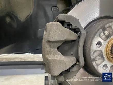 BMW G30 520D 휠 상처 수리 후, 유광 블랙 휠도색 그리고 레드 캘리퍼 도색 작업까지_! / 용인 처인구